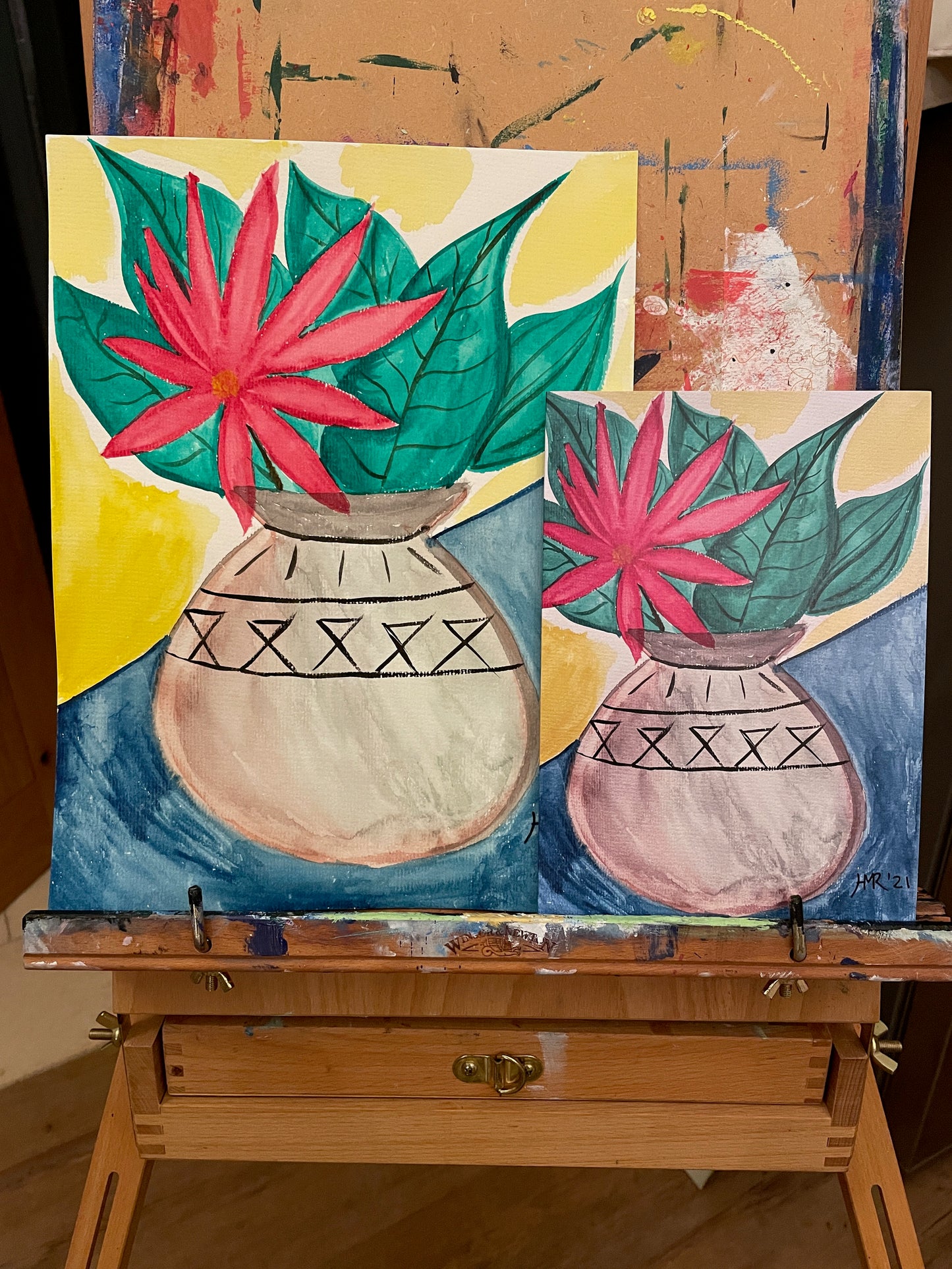 Round vase greeting card with big green leaves